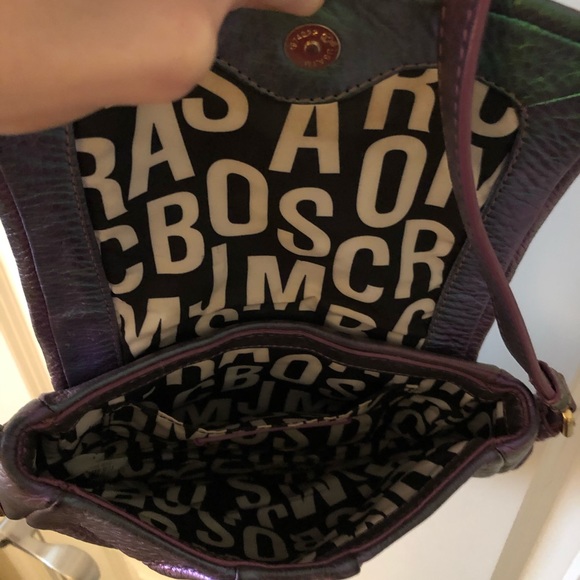 Marc Jacobs iridescent leather crossbody bag - Picture 3 of 8